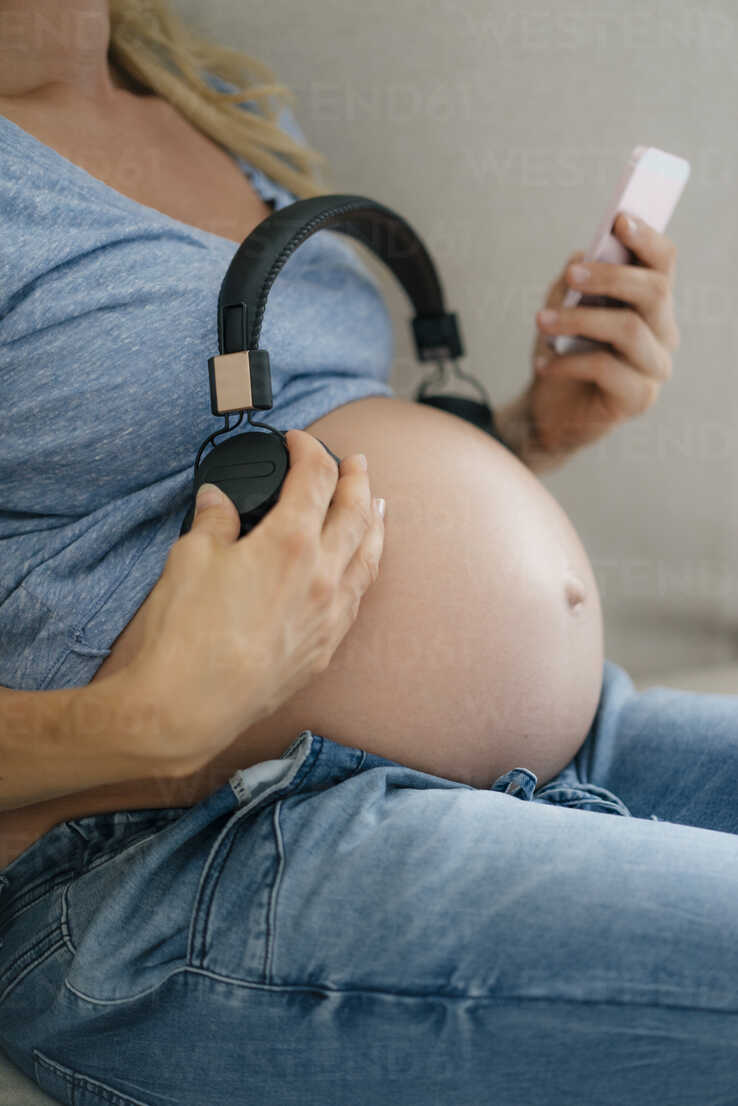 1,268 Headphones For Pregnant Belly Stock Photos, High-Res Pictures, and  Images - Getty Images
