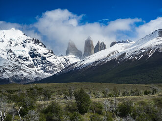 Chile, Patagonien, Region Magallanes y la Antartica Chilena, Nationalpark Torres del Paine, Cerro Paine Grande und Cuernos del Paine bei Laguna Amarga - AMF06167