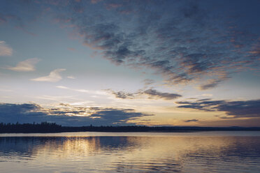Sonnenuntergang über dem Inari-See, Finnland - RSGF00097