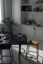 Modern workspace in a flat - BOYF00950