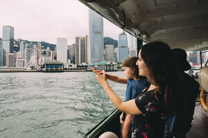 China, Hong Kong, mother and little daughter crossing the river by ferry from Kowloon to Hong Kong Island - GEMF02521