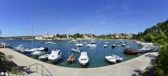 Kroatien, Kvarner-Golf, Krk, Altstadt und Burg Frankopan, Hafen und Boote - WWF04431