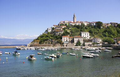 Croatia, Krk Island, Vrbnik, Old town and harbor - WWF04433