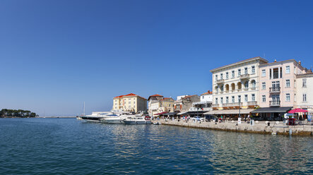 Croatia, Istria, Porec, Old town at harbour - WWF04444