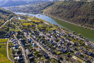 Germany, Rhineland-Palatinate, Mayen-Koblenz, Moselle, town Alken and vineyards - AMF06202