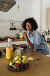 Woman having a healthy breakfast in her kitchen - BOYF01060
