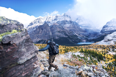 Wanderer im Yoho-Nationalpark, Field, British Columbia, Kanada - AURF07736