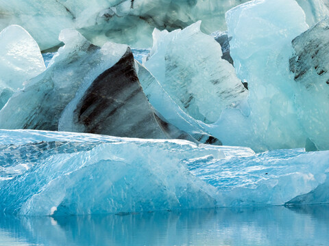 Eisbrocken in der Gletscherlagune, Südisland, Island, lizenzfreies Stockfoto