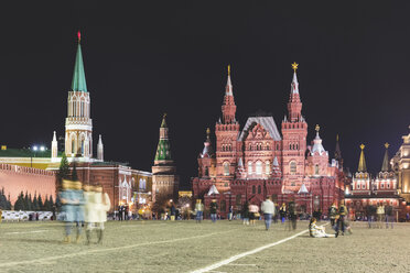 Russland, Moskau, Kreml und Historisches Staatsmuseum bei Nacht - WPEF01094