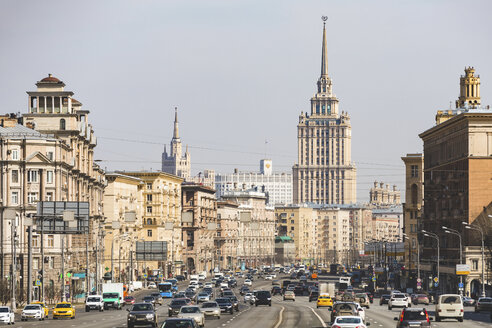 Russland, Moskau, Blick auf die Kutuzovsky-Allee mit dem Hotel Ukraina - WPEF01102