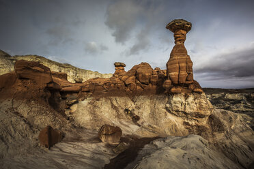 America, Arizona, Kanab, Pariia Rimrocks, Toadstool Hoodoos - FCF01652