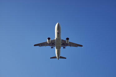 Passagierflugzeug bei der Landung, Blick von oben - ELF01951