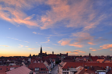 Skyline von Nürnberg bei Sonnenuntergang, Bayern, Mittelfranken, Deutschland - RUEF02070