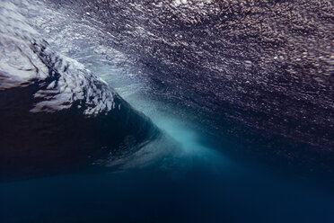 Malediven, Unterwasseransicht der Welle, Unterwasseraufnahme - KNTF02306