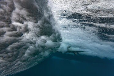 Malediven, Unterwasseransicht der Welle, Unterwasseraufnahme - KNTF02311