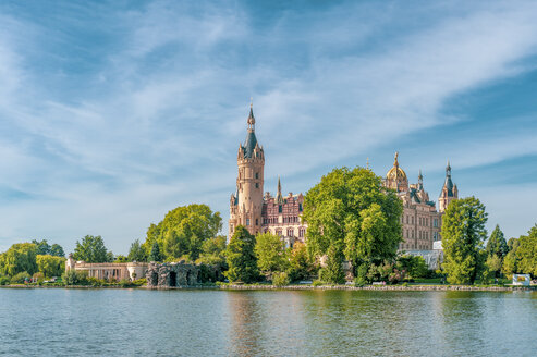 Germany, Mecklenburg-Western Pomerania, Schwerin, Schwerin Palace, Lake Schwerin - FRF00765