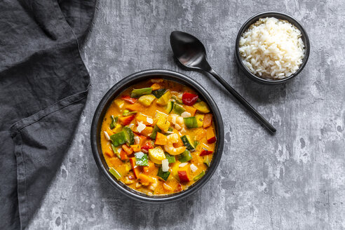 Curry dish, sweet potato curry, sugar pea, paprika, zucchini, coconut milk, shrimps and rice - SARF03972