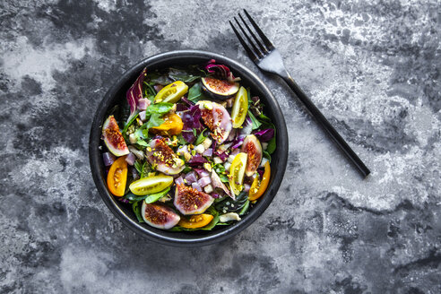 Gemischter Salat mit Feige, Tomate, Schinken, Käse, Pistazien - SARF03974