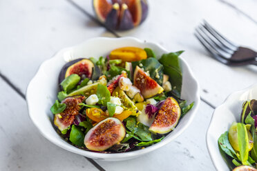 Mixed salad with fig, tomato, ham, cheese, pistachio - SARF03978