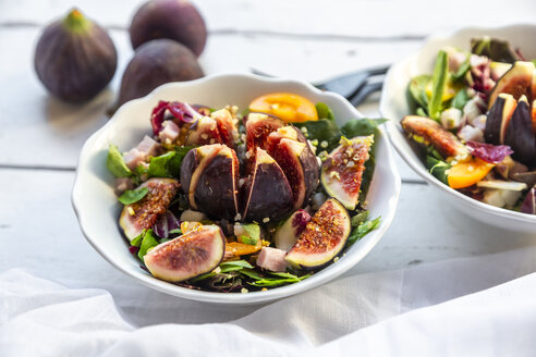 Mixed salad with fig, tomato, ham, cheese, pistachio - SARF03979