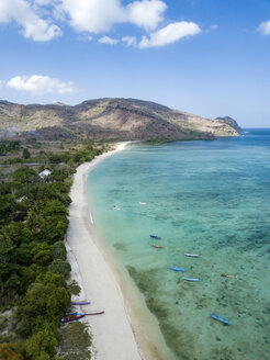 Indonesien, Sumbawa, West-Sumbawa, Luftaufnahme von Jelengah Strand - KNTF02335