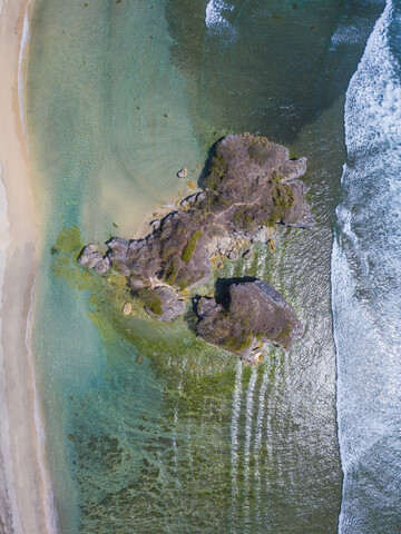 Indonesien, West Sumbawa, Luftaufnahme von Rantung Strand, lizenzfreies Stockfoto