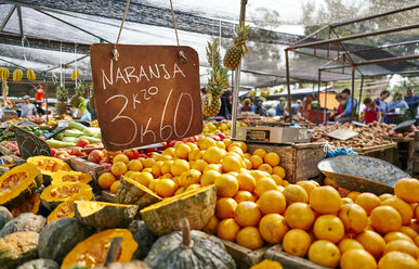 Uruguay, Montevideo, Früchte auf einem Markt - SSCF00004