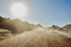 Chile, Valle de la Luna, San Pedro de Atacama, Sandpiste im Sandsturm - SSCF00048