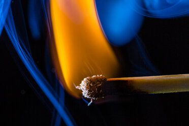 Burning matchstick, macro - HMEF00110