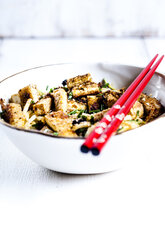 Bowl of zoodles with fried tofu - SBDF03856