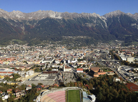 Österreich, Tirol, Innsbruck, Stadtbild und Karwendelgebirge - WWF04477