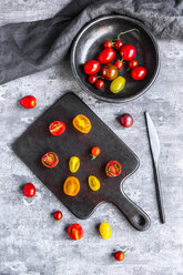 Ganze und in Scheiben geschnittene Mini-Tomaten - SARF03980