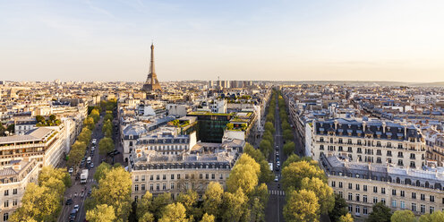 France, Paris, cityscape with Place Charles-de-Gaulle, Eiffel Tower and residential buildings - WDF04878