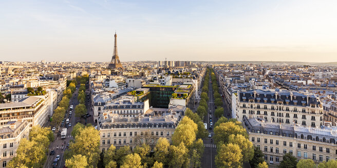 France, Paris, cityscape with Place Charles-de-Gaulle, Eiffel Tower and residential buildings - WDF04878