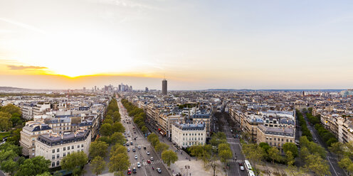 Frankreich, Paris, Stadtbild mit Place Charles-de-Gaulle, Avenue de la Grande Armee und La Defense - WDF04883