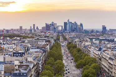 Frankreich, Paris, Stadtbild mit Avenue de la Grande Armee und La Defense - WDF04884