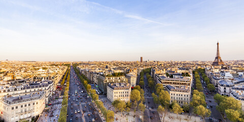 Frankreich, Paris, Stadtbild mit Place Charles-de-Gaulle, Eiffelturm und Avenue des Champs-Elysees, lizenzfreies Stockfoto