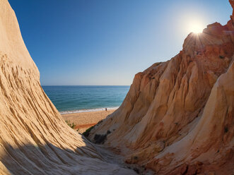 Portugal, Algarve, rock formations at the beach - LAF02175