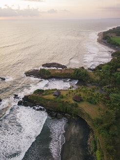 Indonesien, Bali, Luftaufnahme von Balian Beach - KNTF02356