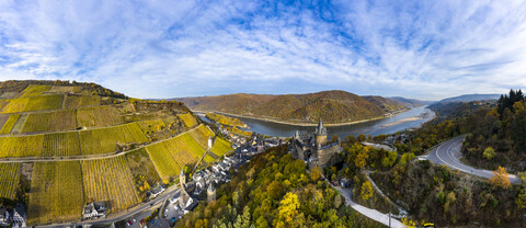 Deutschland, Bracharach, Luftbild der Burg Stahleck, lizenzfreies Stockfoto