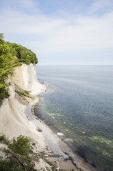 Deutschland, Mecklenburg-Vorpommern, Rügen, Nationalpark Jasmund, Kreidefelsen - MAMF00232