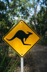 Australien, Magnetic Island, Känguru-Tierkreuzungszeichen - GEMF02568