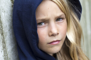 Portrait of unhappy blond girl - JFEF00930