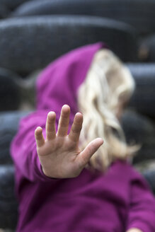 Girl raising her hand, close-up - JFEF00934