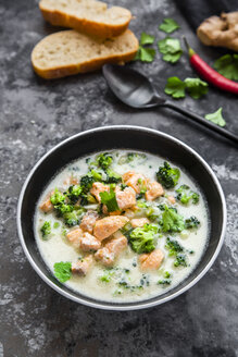 Cocos salmon soup, with broccoli, leek, coconut milk, parsley, chili pod, ginger and baguette - SARF03982