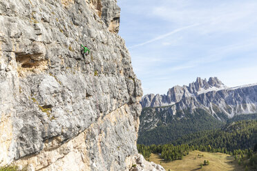 Italy, Cortina d'Ampezzo, man climbing in the Dolomites mountains - WPEF01141