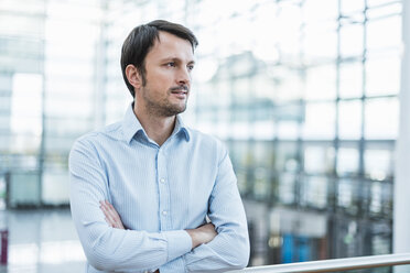 Portrait of a confident businessman, with arms crossed - DIGF05532