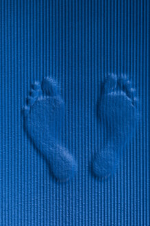 Footmarks on blue workout mat - SKAF00058