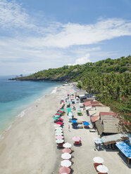 Indonesien, Bali, Karangasem, Luftaufnahme des unberührten Strandes - KNTF02401