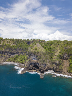 Indonesien, Bali, Karangasem, Luftaufnahme in der Nähe von Virgin Beach - KNTF02403